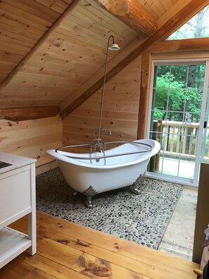 Interior -  Stunning Riverfront Solar-Powered Cabin  with back-up generator (Glenfield)