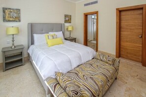 3 bedrooms, WiFi, bed sheets - Spacious 3 BDR fully-equipped condo with pool and golf view (Punta Cana)