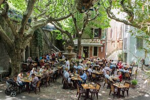Outdoor dining - L'Olivette de Callian - Provence Home with Panoramic View (Callian)