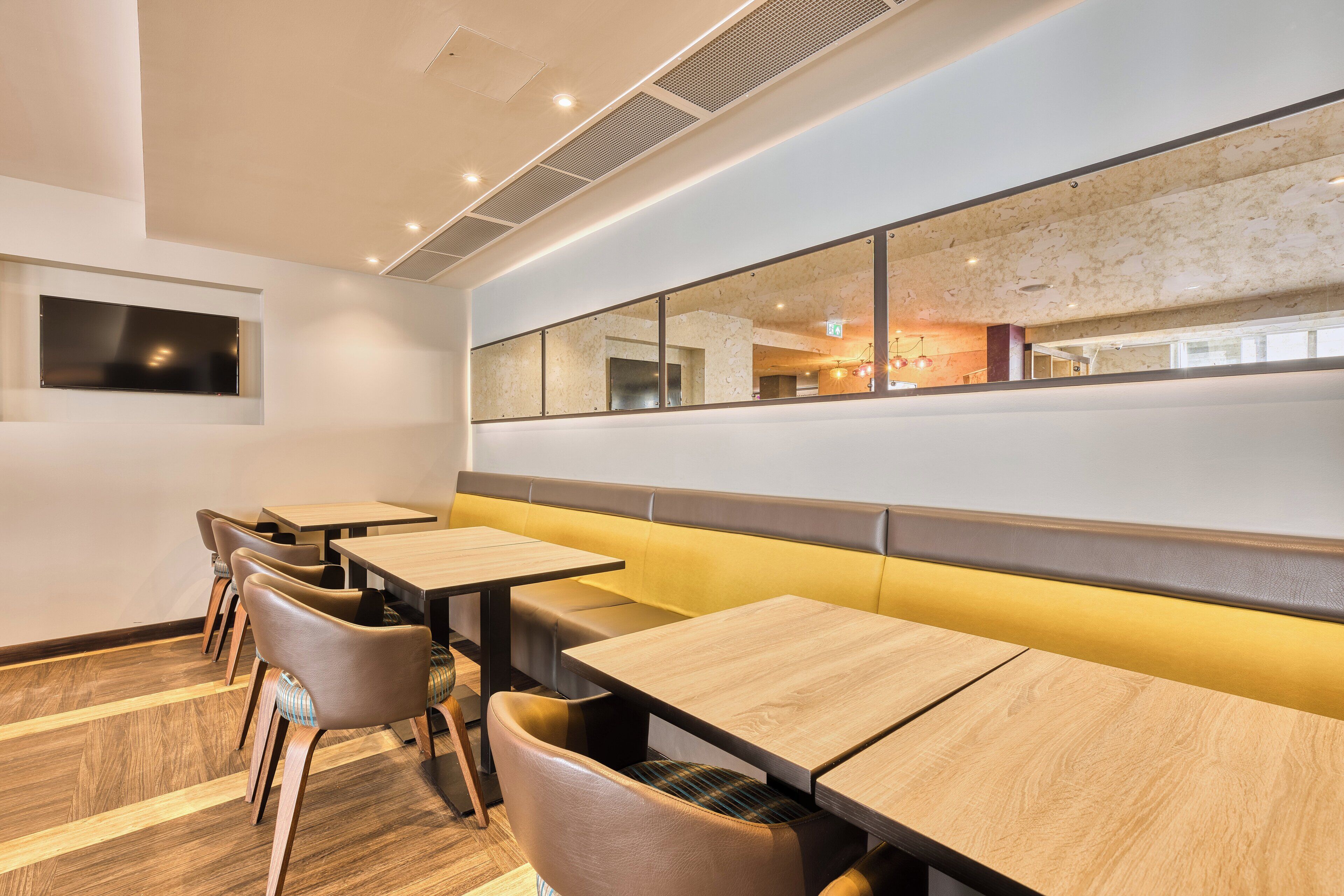 S'hi serveixen plats de cuina internacional 