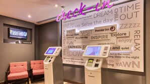 Reception - Premier Inn Edinburgh Cc Waverley (Edinburgh)