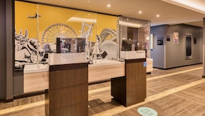 Reception - Premier Inn Edinburgh Cc Waverley (Edinburgh)
