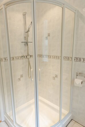 Hair dryer, towels - Clyde View Bed & Breakfast (Dunoon)