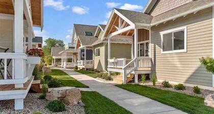 Charm + Lux in the Black Hills ~ Walk to Downtown Spearfish