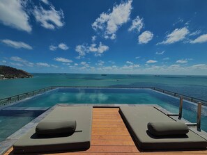 Hồ bơi ngoài trời 