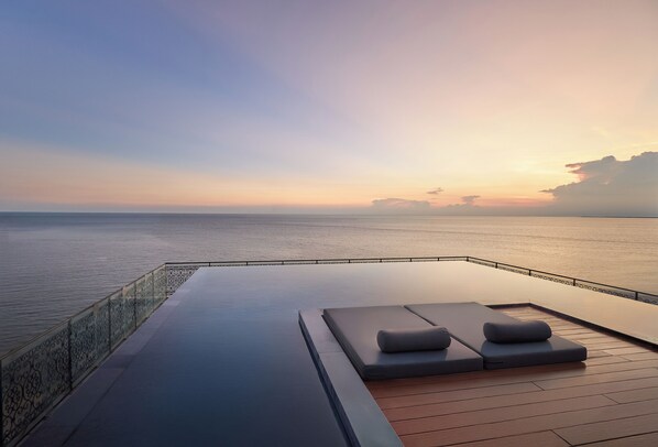 Hồ bơi ngoài trời 