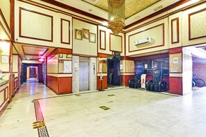 Reception - OYO 119 Le Vondome (Manama)