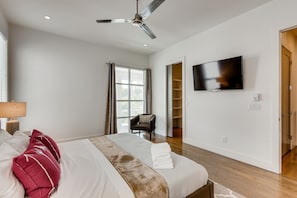 4 bedrooms, iron/ironing board, travel crib, free WiFi