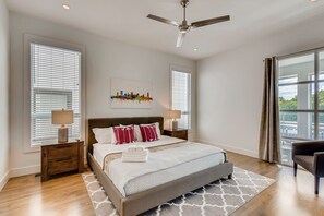 4 habitaciones, tabla de planchar con plancha y cuna de viaje 