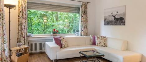 TV, fireplace, stereo