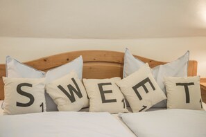 3 bedrooms, free WiFi, bed sheets - Modern Dream Holiday Apartment with Balcony & Wi-Fi (Siegsdorf)