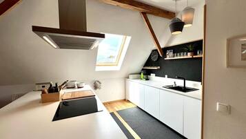 Kühlschrank, Ofen, Herdplatte, Geschirrspüler