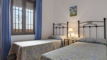 5 bedrooms, iron/ironing board, free WiFi, bed sheets