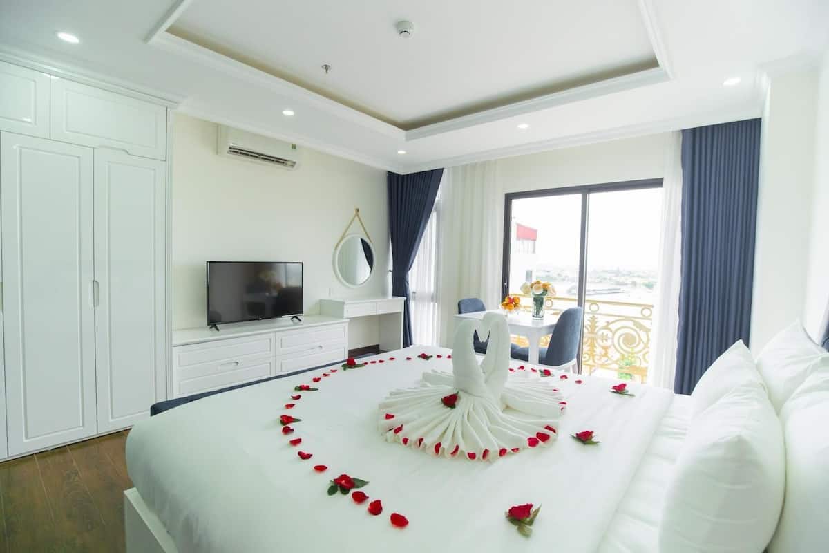 1 bedroom, minibar, desk, laptop workspace