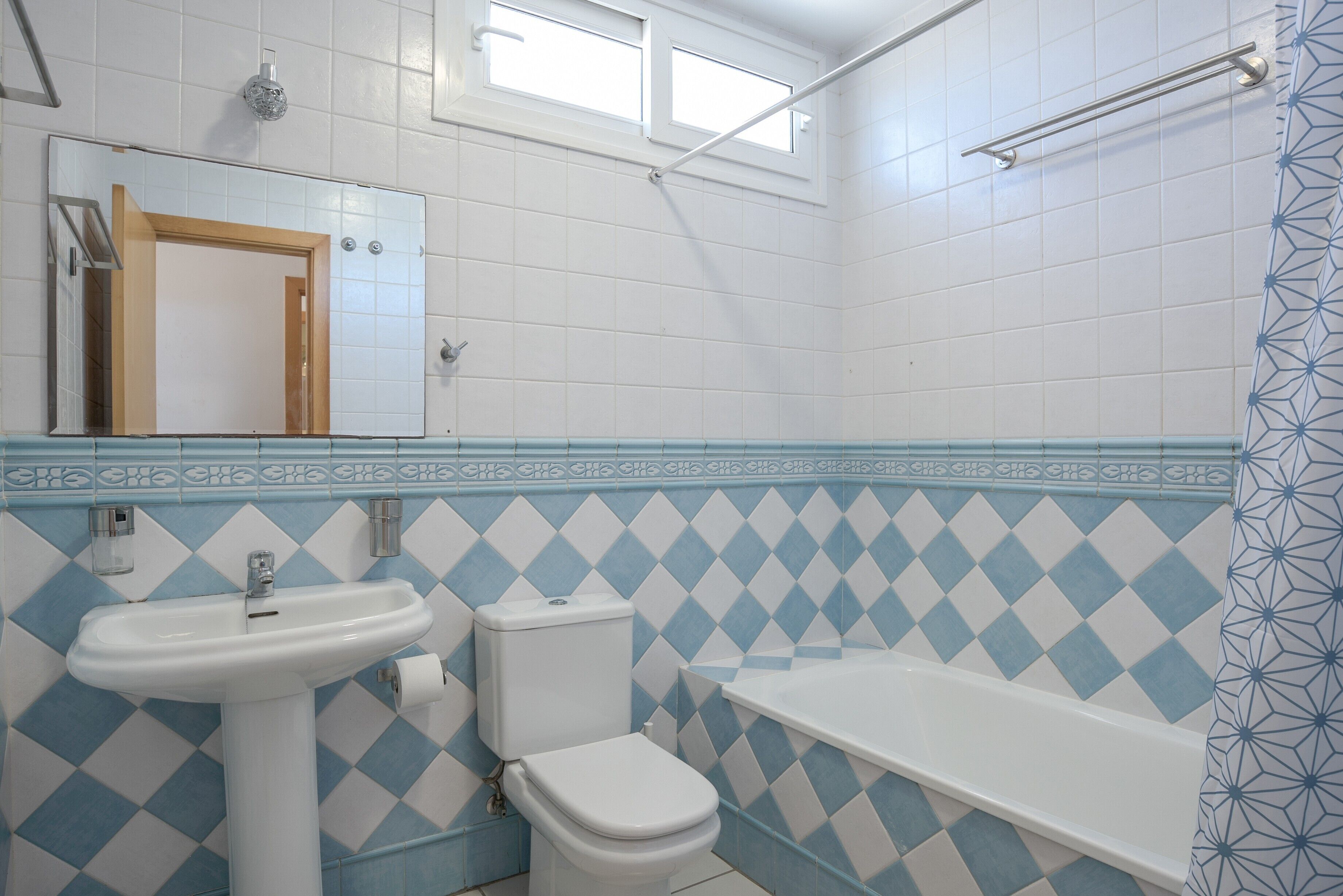 Badekar, hårføner og håndklær