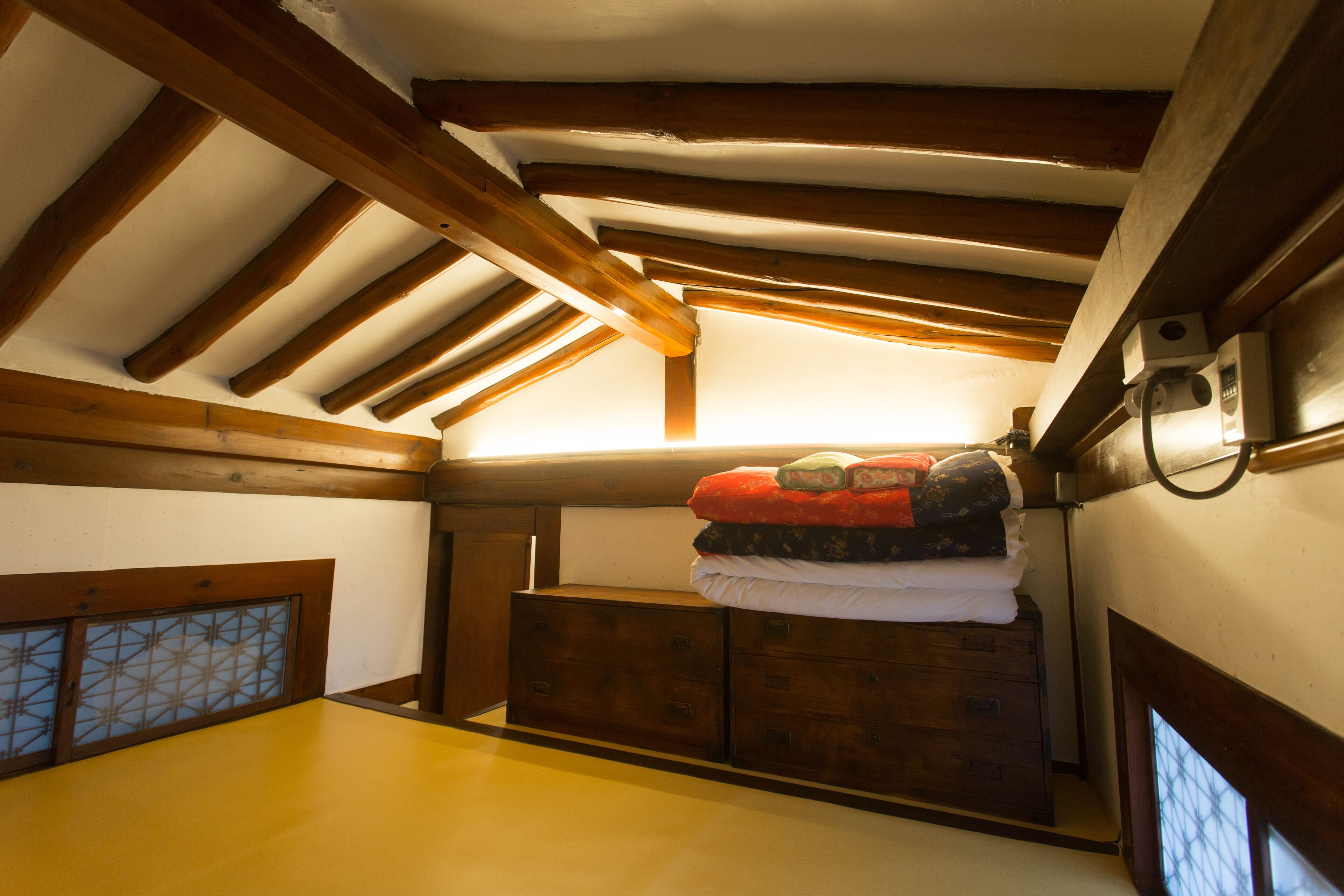 traditional room (anbang) | individually decorated, desk, laptop workspace, soundproofing