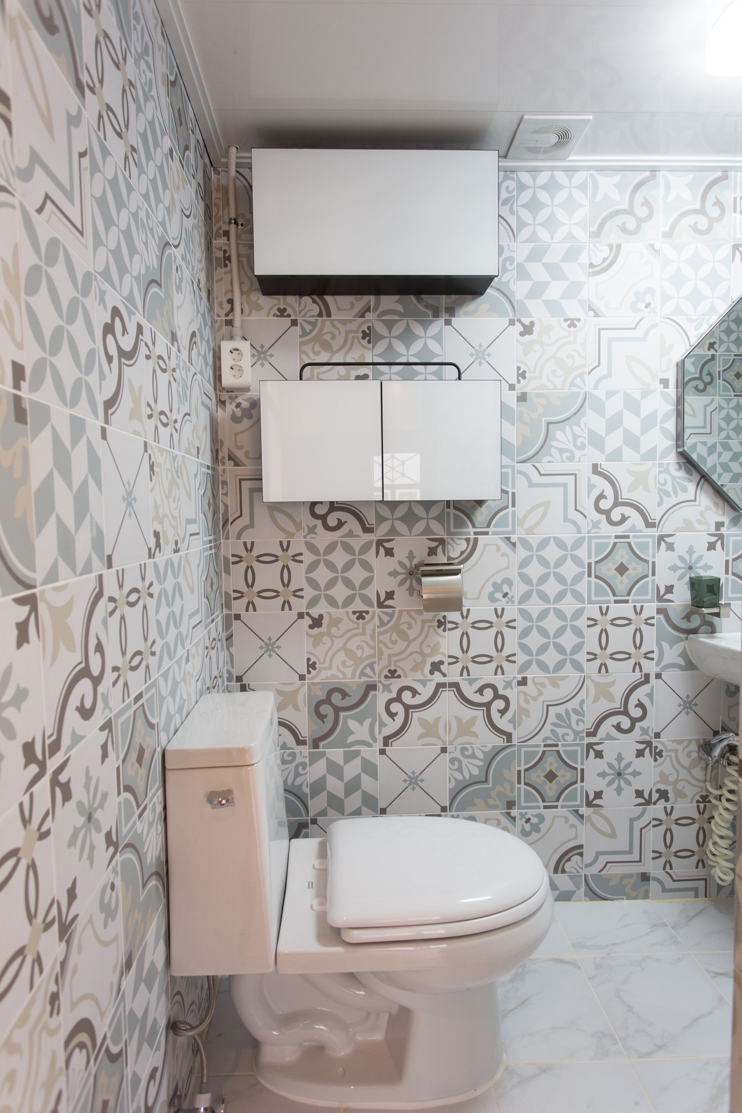 shower, free toiletries, hair dryer, slippers