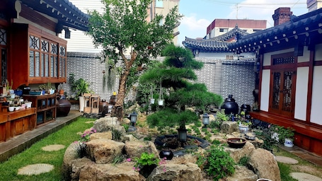 Traditional Room (Sarangbang) | Garden view