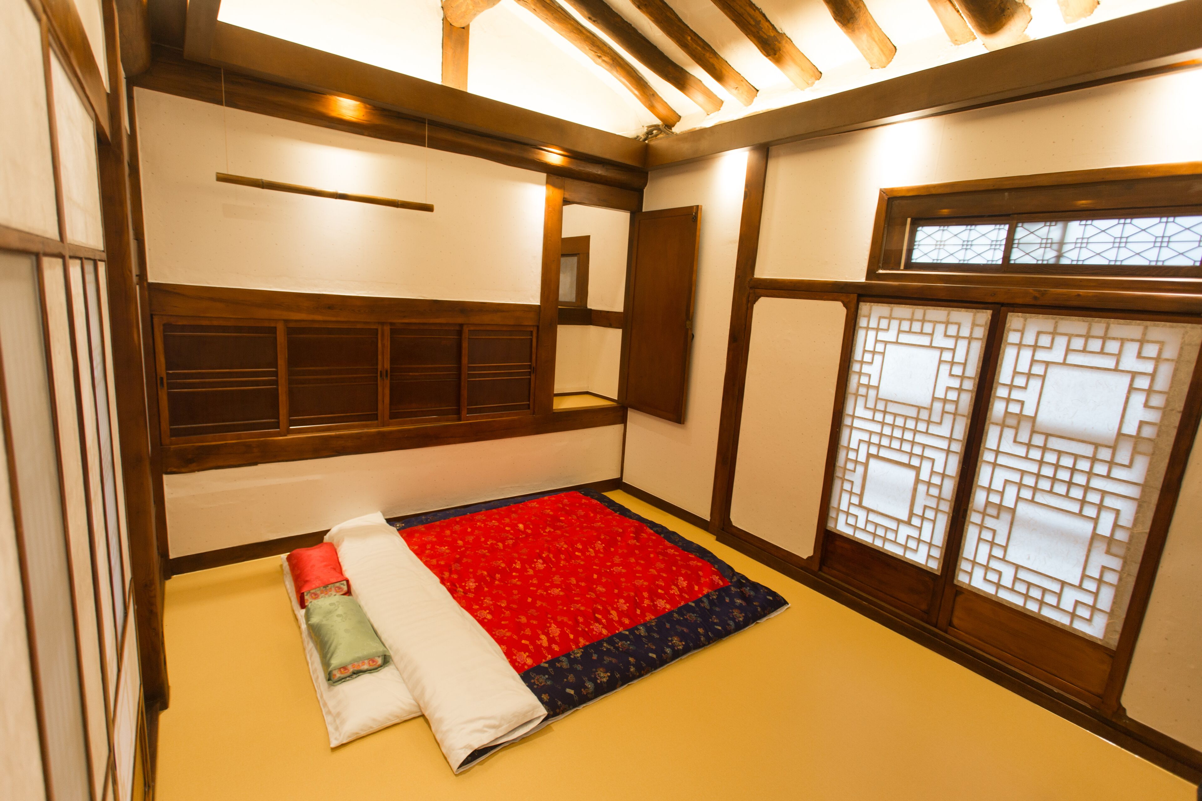 traditional room (anbang) | individually decorated, desk, laptop workspace, soundproofing