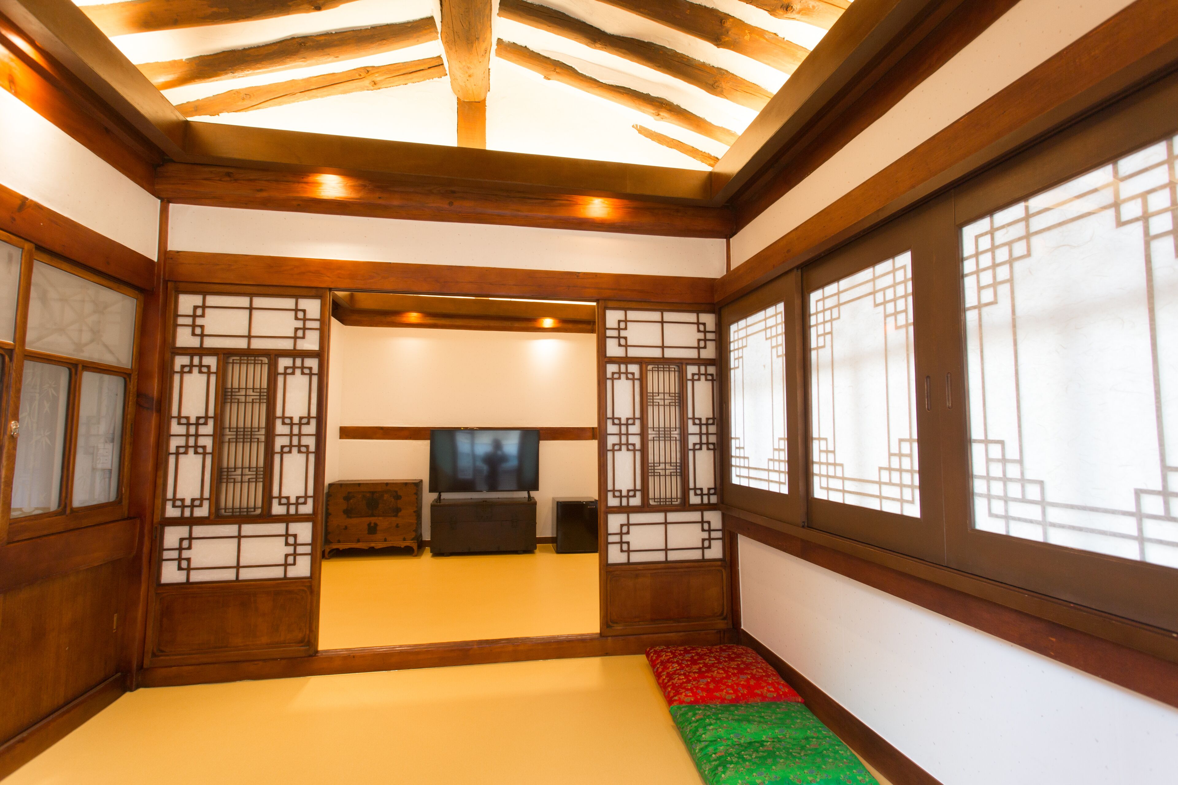 traditional room (sarangbang) | individually decorated, desk, laptop workspace, soundproofing