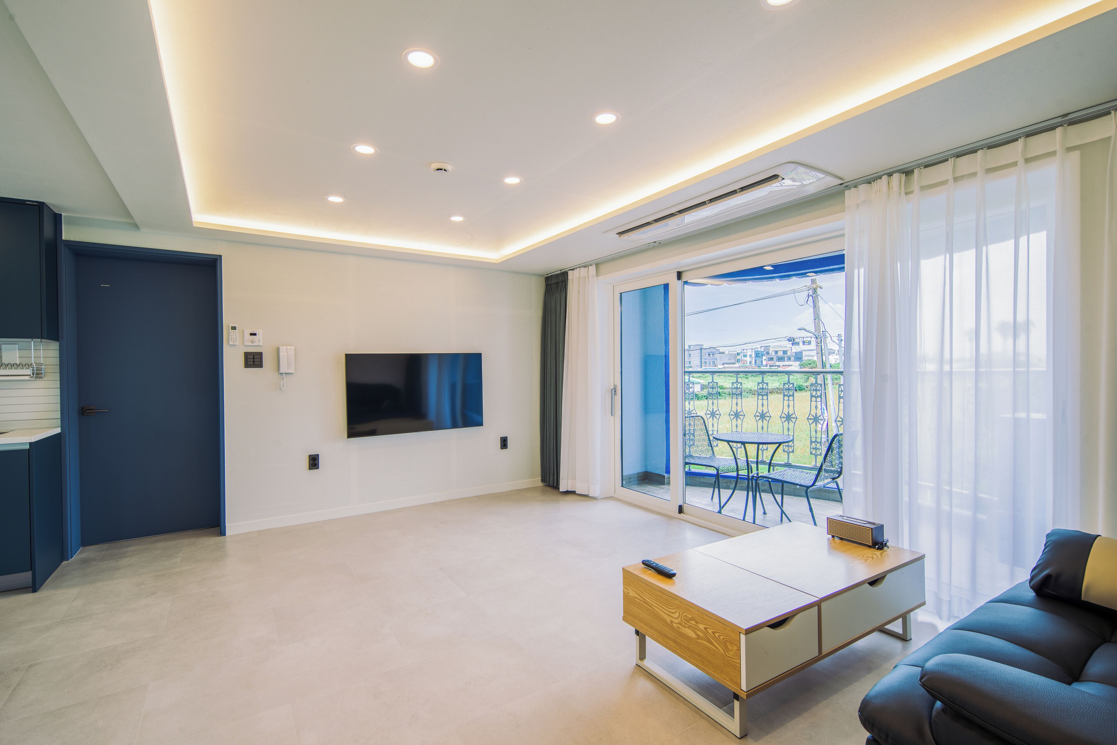 Smart TV, películas con cargo y piso con calefacción 