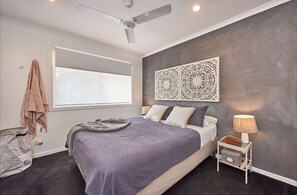 3 bedrooms, WiFi, bed sheets - Whale House 8 - 6 Electra Close (Byron Shire)