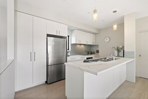 Microwave, oven, dishwasher, coffee/tea maker