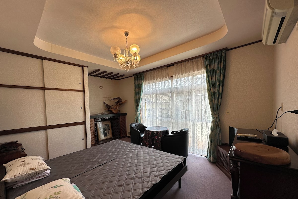 1 bedroom, premium bedding, down duvets, Tempur-Pedic beds