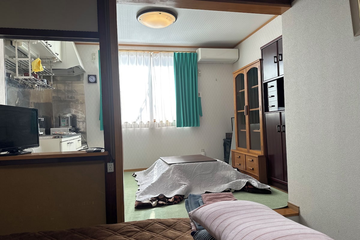 Premium bedding, down comforters, Tempur-Pedic beds, desk