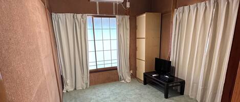Premium bedding, down comforters, desk, laptop workspace