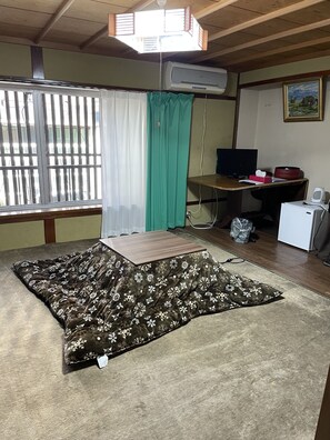 Premium bedding, down comforters, Tempur-Pedic beds, minibar - Live Cafe Hisui no Umi (Itoigawa)