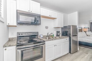 Standard Room, 2 Queen Beds, Kitchen | Private kitchen | Fridge, stovetop, dishwasher, coffee/tea maker - Sun Fun Motel (Myrtle Beach)