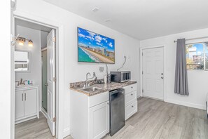 Standard Studio, 1 King Bed, Kitchenette | Private kitchenette | Fridge, stovetop, dishwasher, coffee/tea maker - Sun Fun Motel (Myrtle Beach)