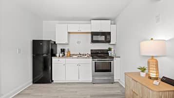 Chambre Confort, 2 grands lits, cuisine | Cuisine privée | Réfrigérateur, surface de cuisson, lave-vaisselle, cafetière-théière