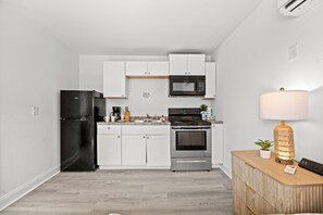 Comfort Room, 2 Queen Beds, Kitchen | Private kitchen | Fridge, stovetop, dishwasher, coffee/tea maker - Sun Fun Motel (Myrtle Beach)