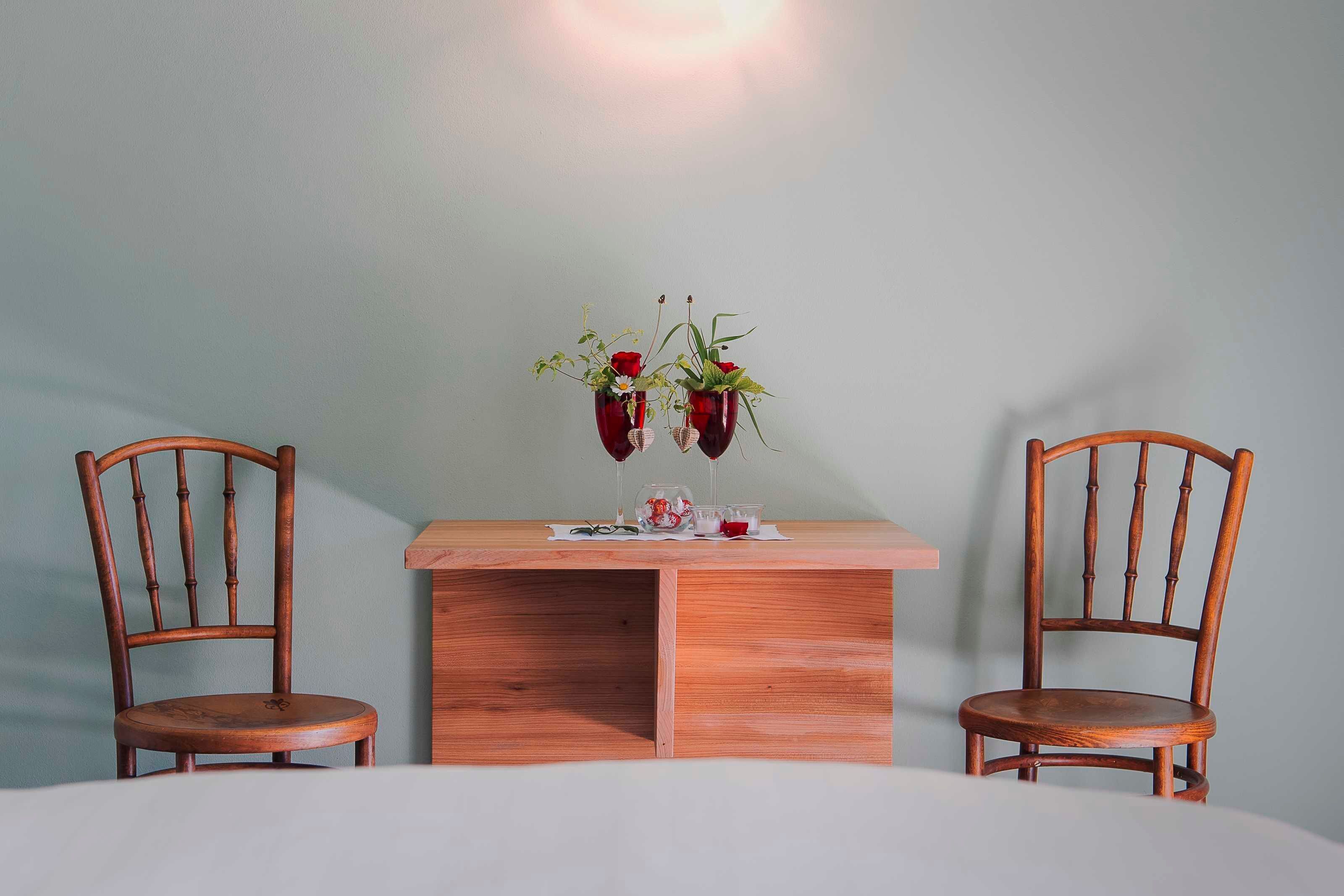 2 quartos, cofres nos quartos, roupa de cama