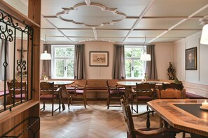 Unclassified image, 3 of 22, button - Triple room - Gasthof Rössle (Innerbraz)