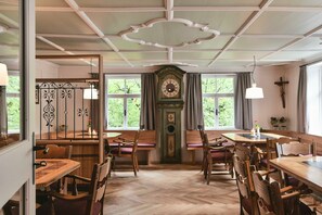 Unclassified image, 4 of 22, button - Triple room - Gasthof Rössle (Innerbraz)