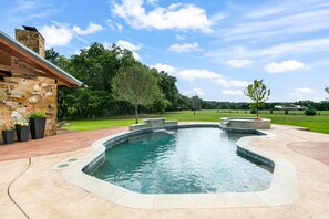 Pool - Sunny Oak | Sleeps 10 | Pool/Hot Tub | Outdoor kitchen with Fireplace (Fredericksburg)