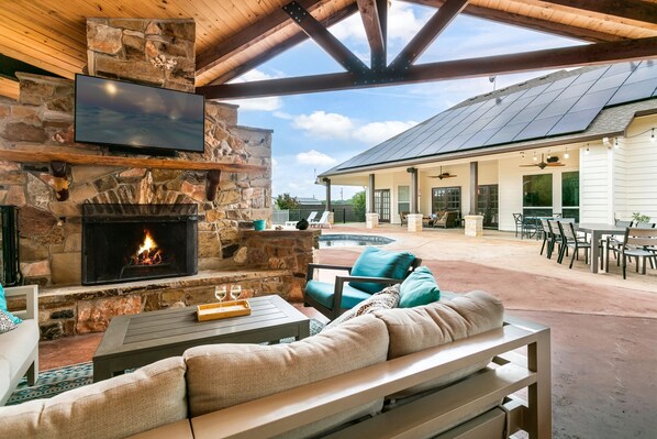 屋外ダイニングエリア