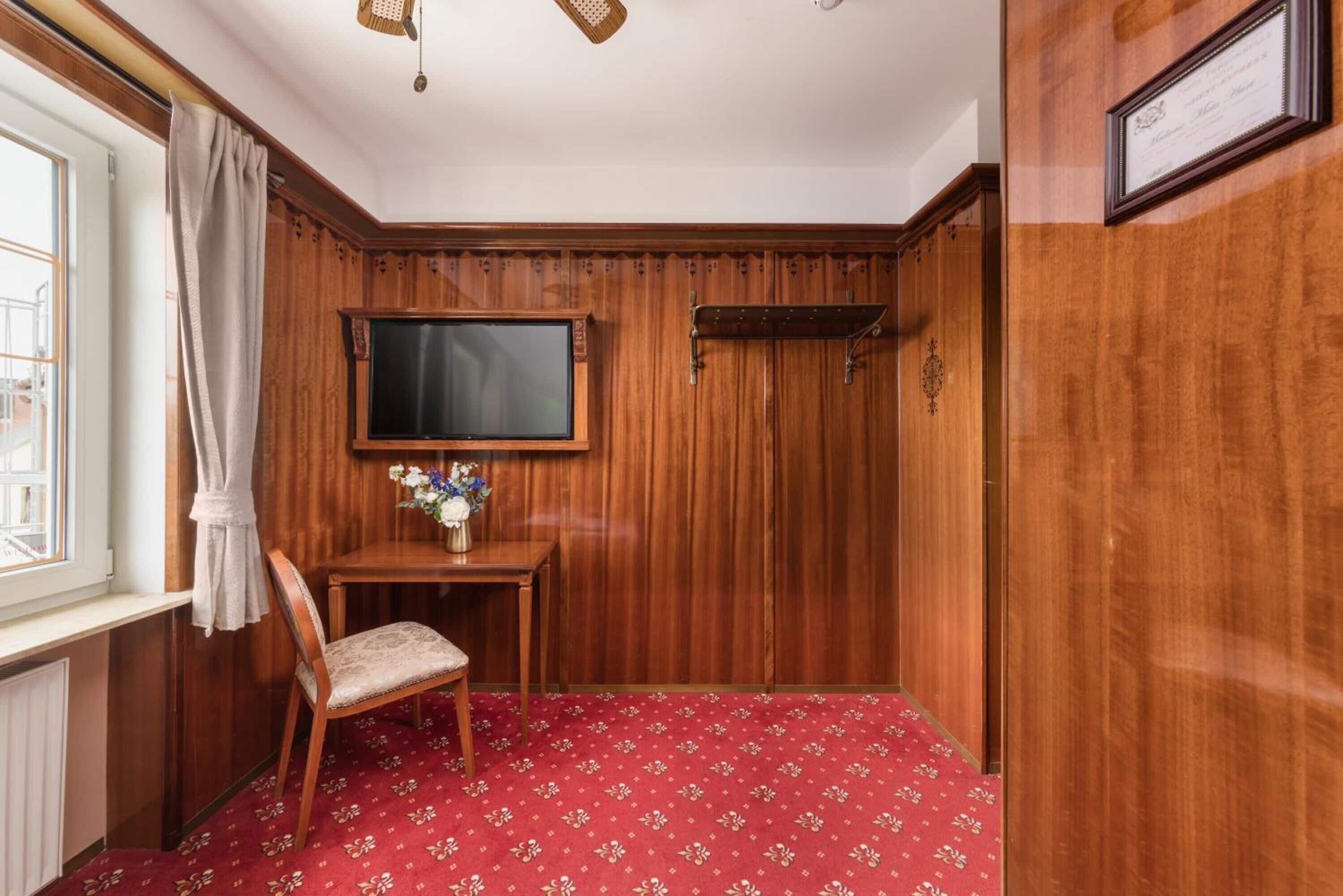 desk, soundproofing, iron/ironing board, free wifi