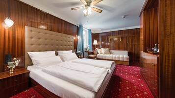 Premium Double Room | Desk, soundproofing, iron/ironing board, free WiFi