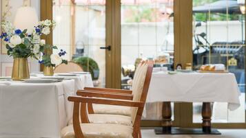 Daily continental breakfast (EUR 17.90 per person)