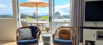 Vacay Hahei - 1 Bed Elevated Apartment a short walk to the beach