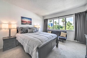 1 bedroom, Internet, bed sheets - Modern City Condo Close to Downtown Phoenix! (Phoenix)