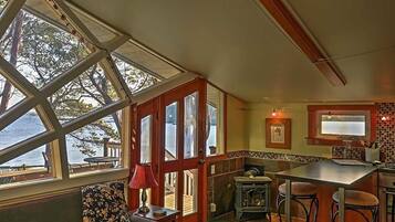 TV connectée, cheminée, lecteur de DVD