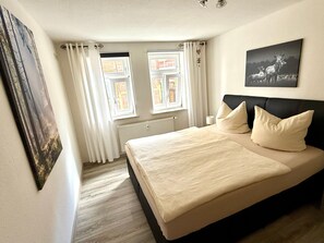 2 Schlafzimmer, Reisekinderbett, WLAN, Bettwäsche