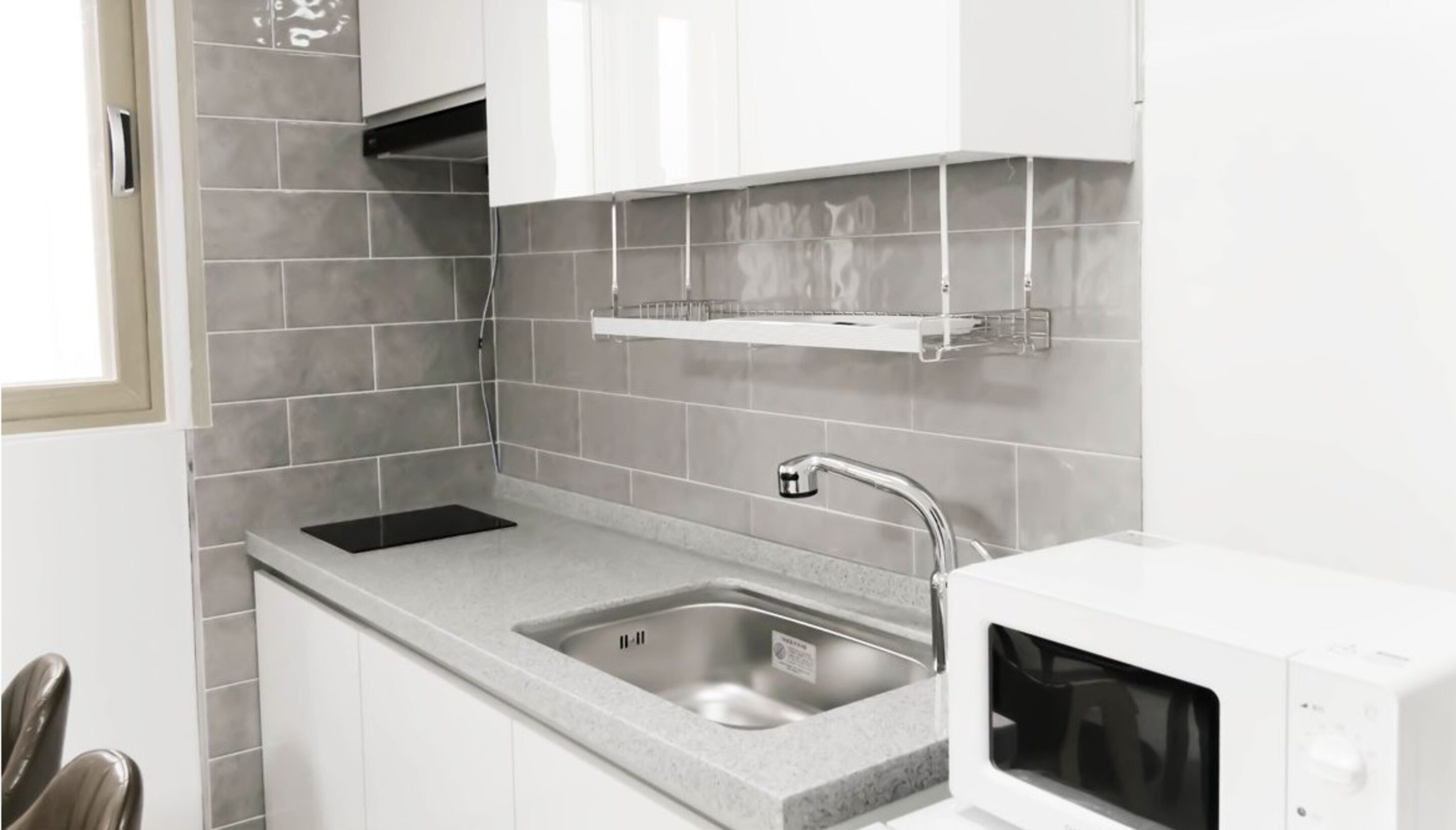 Fridge, stovetop, dishwasher, cookware/dishes/utensils