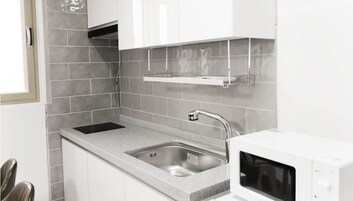 Fridge, stovetop, dishwasher, cookware/dishes/utensils