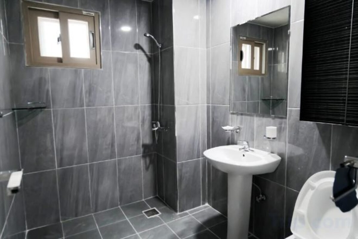 Bathroom | Shower, free toiletries, hair dryer, towels